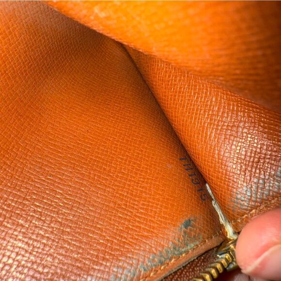 ✅AUTHENTIC✅LOUIS VUITTON WALLET ON A CHAIN - Picture 11 of 15